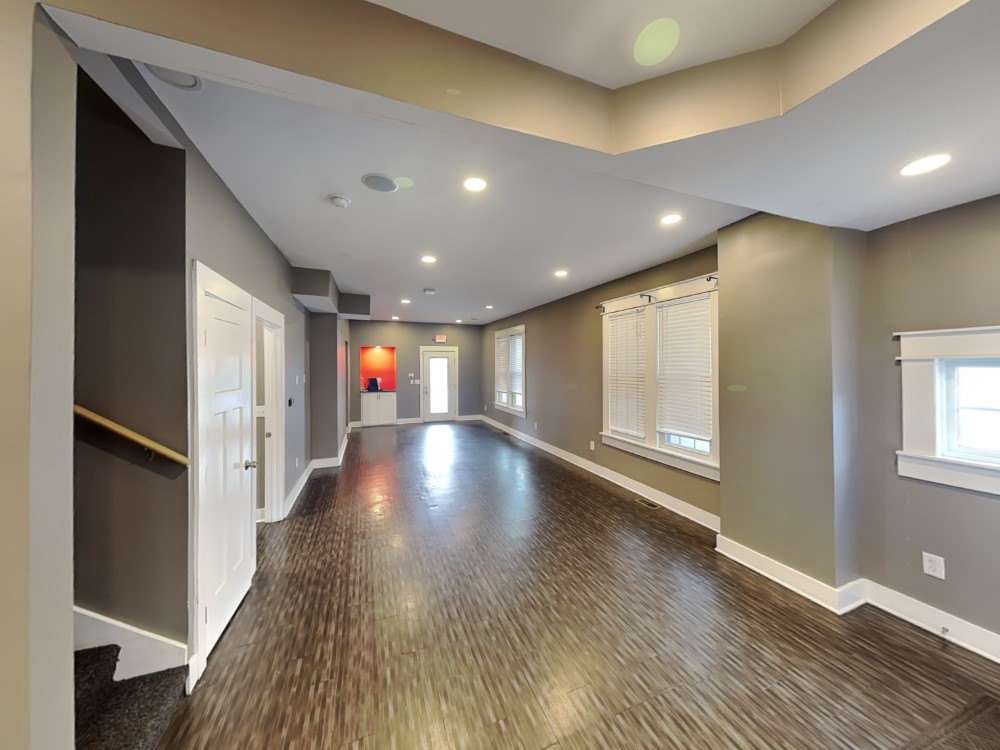 6 Bedrooms 3 Bathrooms For Rent | 244 King Ave